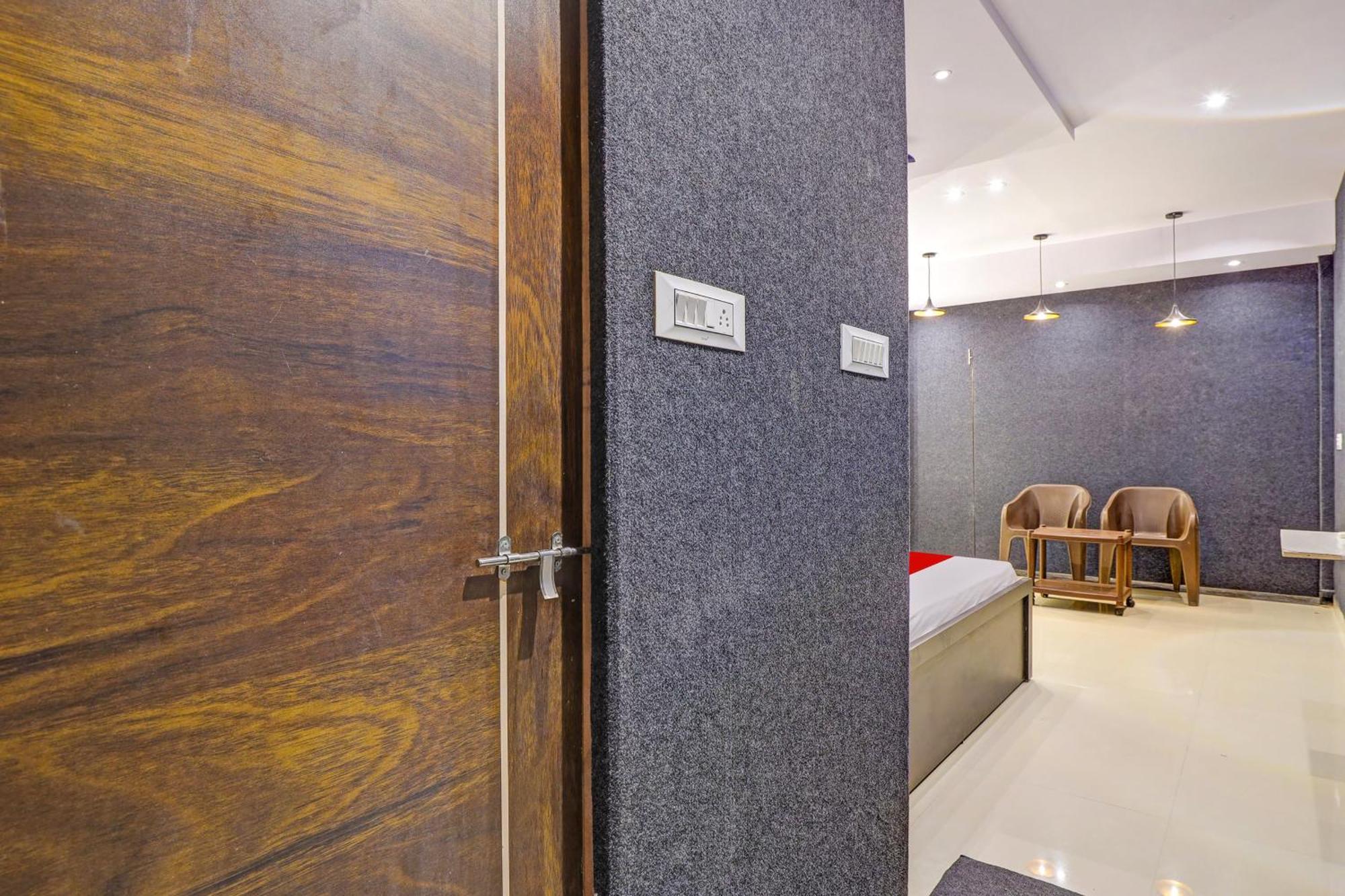 Hotel O Lotus Hotel 苏拉特 外观 照片